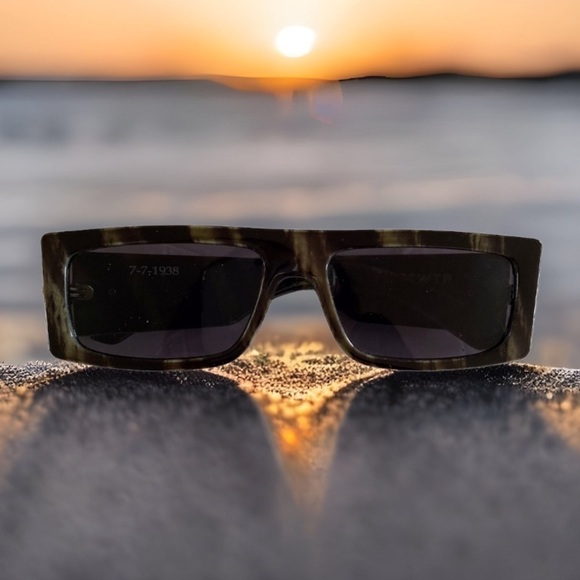 Knotwtr Luxury Sunglasses NWT Boxed with accessories New in Box